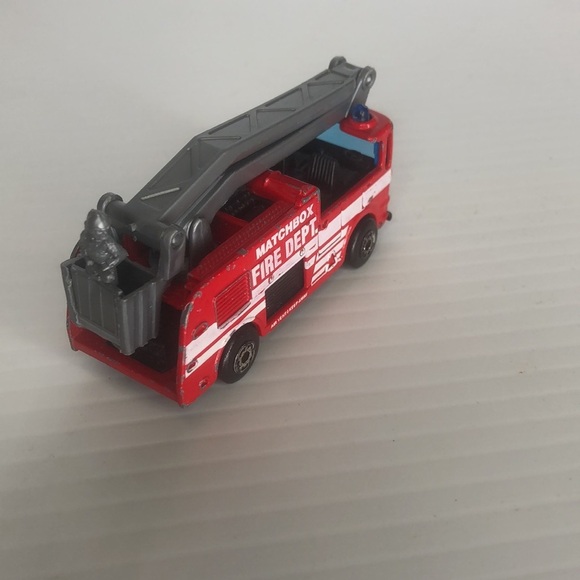 Matchbox 1981 Mattel Firetruck with Snorkel for fire rescue. Made in China - Picture 2 of 8